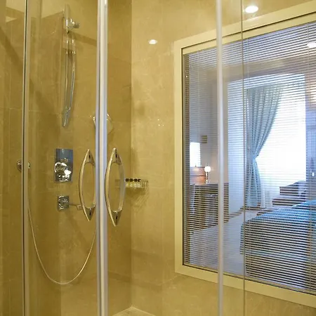 Au Pera Hotell 5*