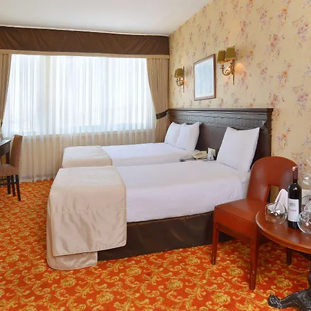 Au Pera Hotel 5*