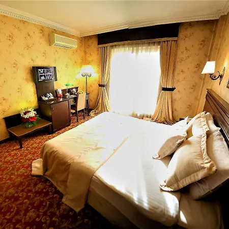 Au Pera Hotel