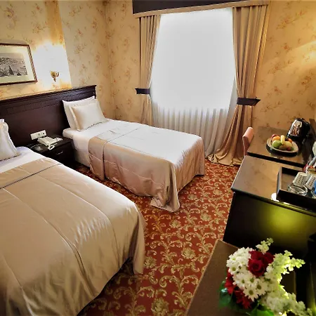 Au Pera Hotel 5*