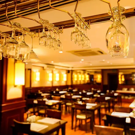 Au Pera Hotel 5*